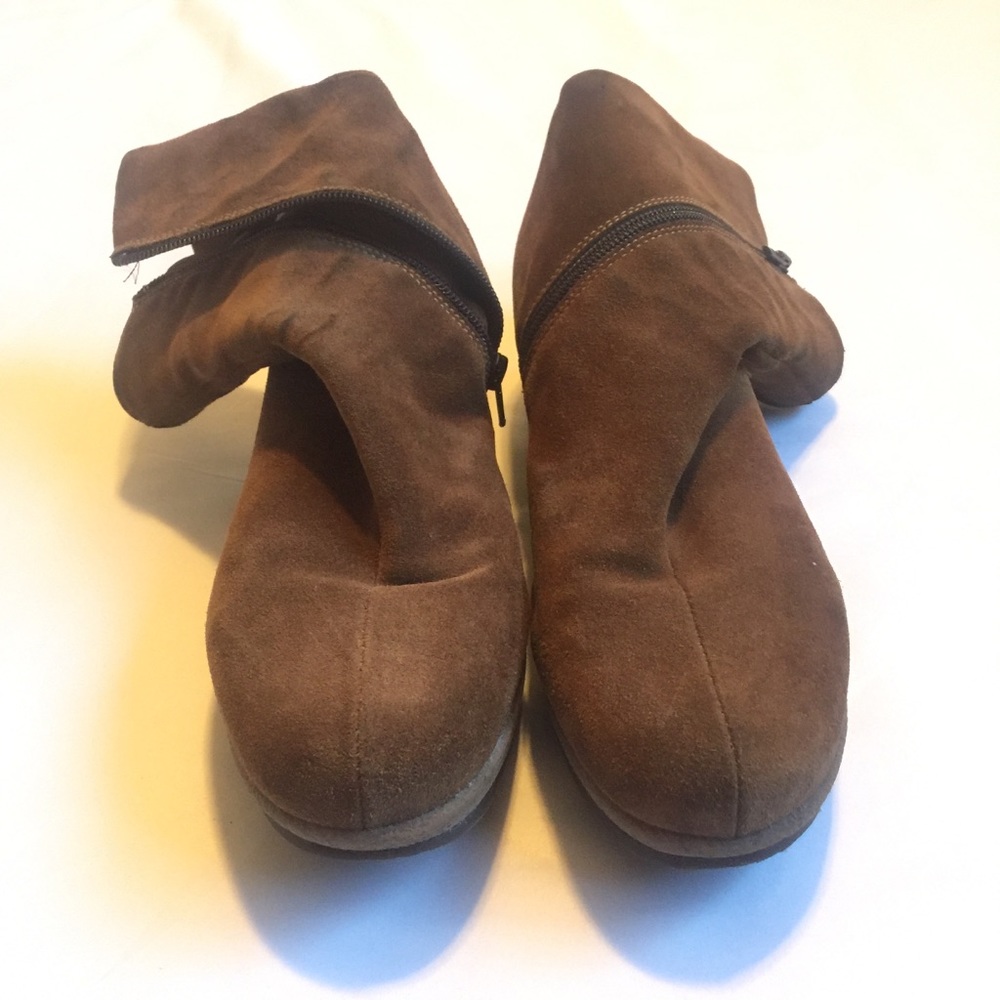 La Canadienne Brown Suede Leather Ankle Boots